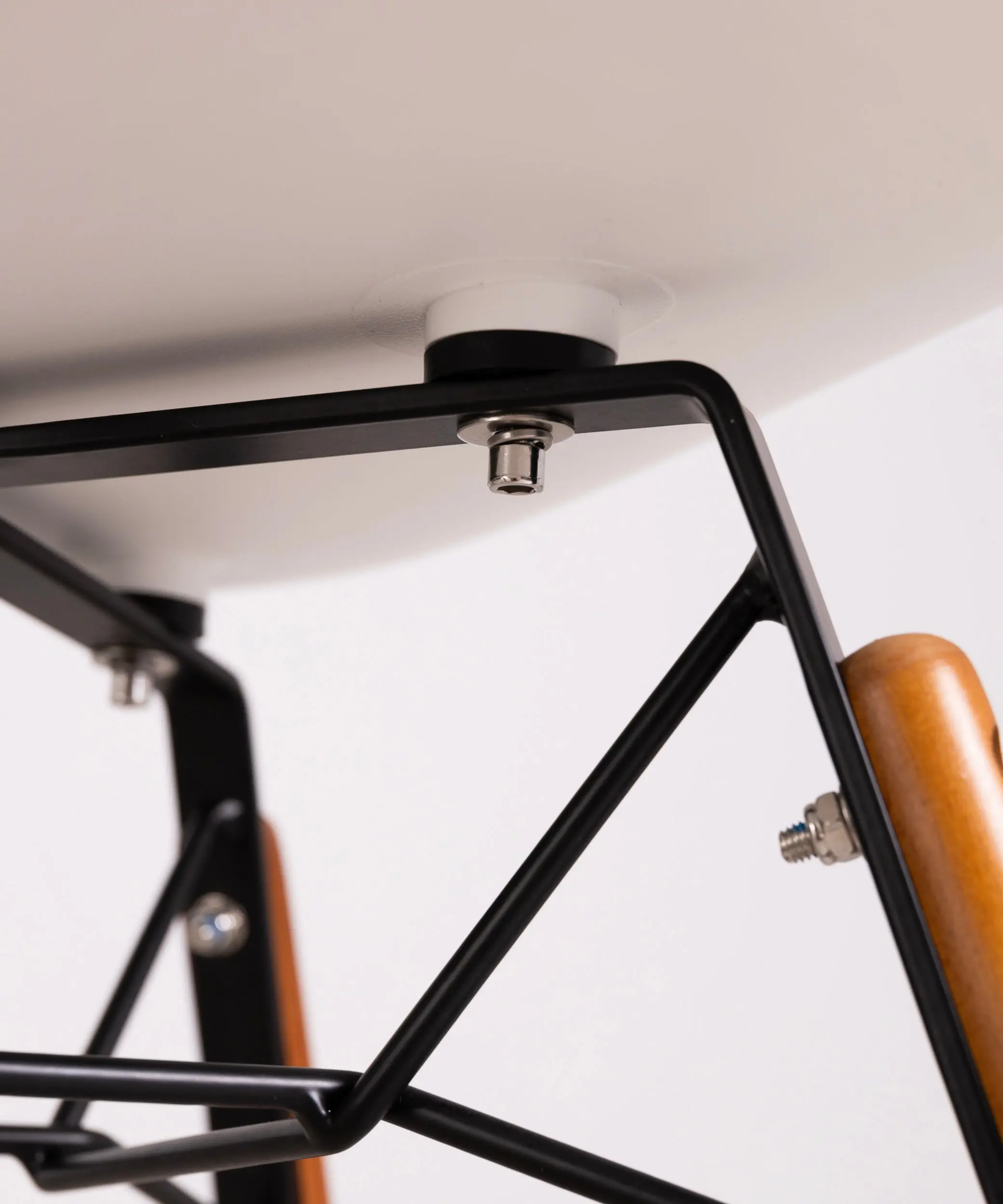 Silla de Polipropileno y Madera Elon Arms