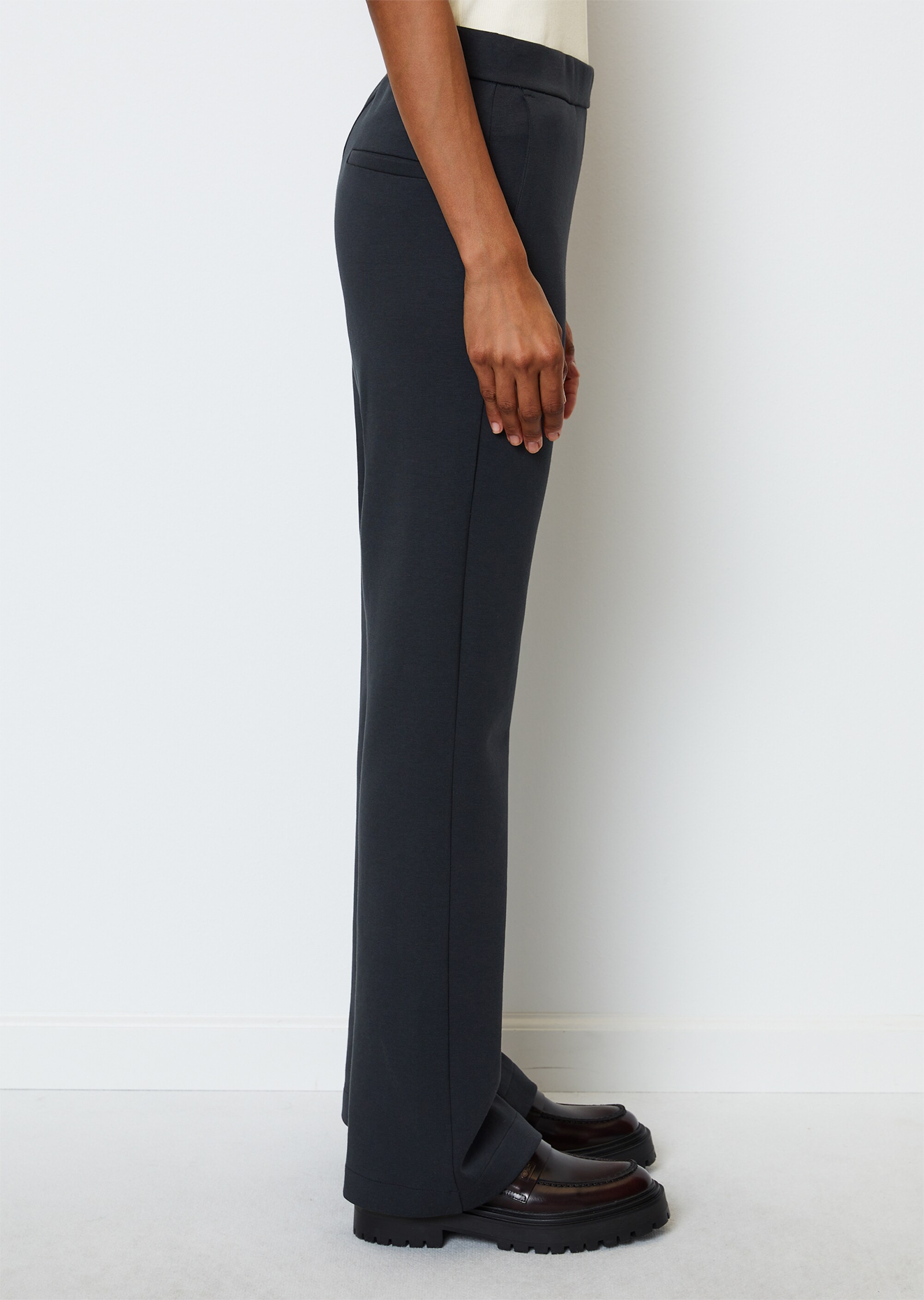 Jersey-Hose mit geschlitztem Saum regular aus Interlock-Qualität
