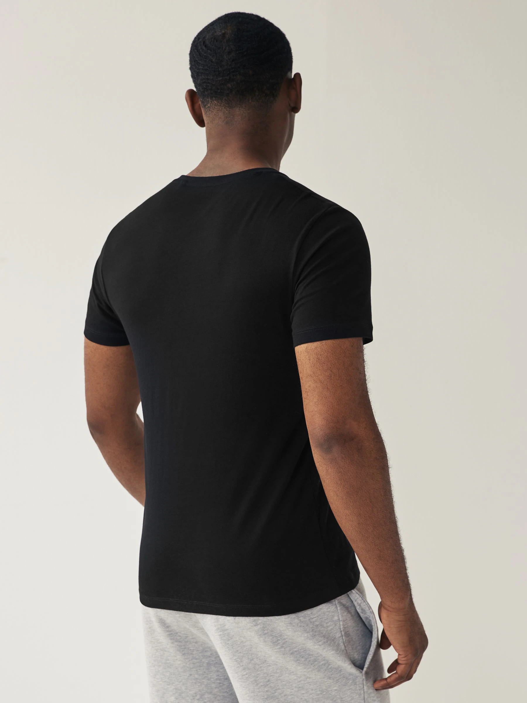 Zwart - Verpakking van 5 slim-fit 100% katoenen T-shirts met V-hals en laagjes