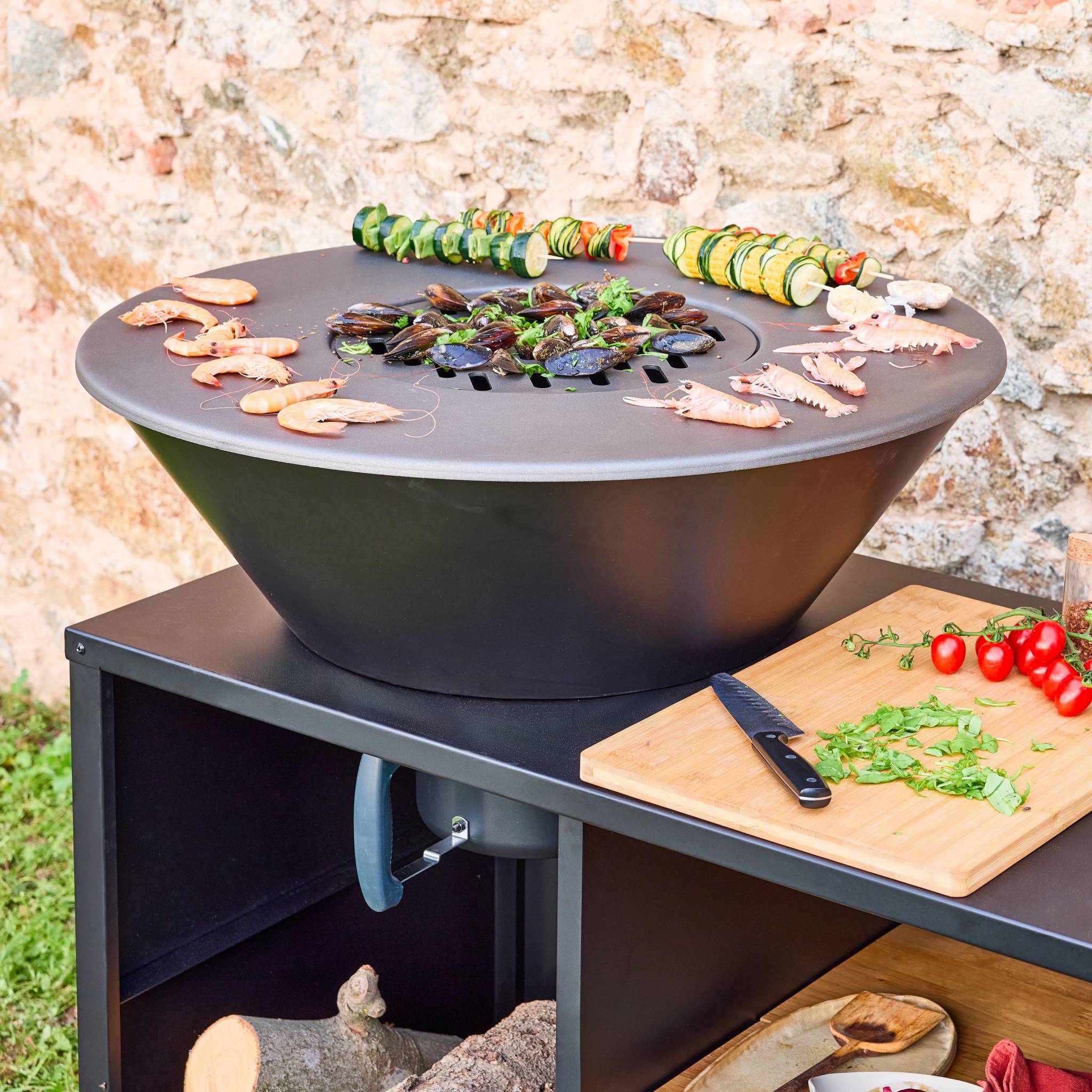 sweeek - Kookvuurschaal Ã80cm met grillrooster en opbergruimte