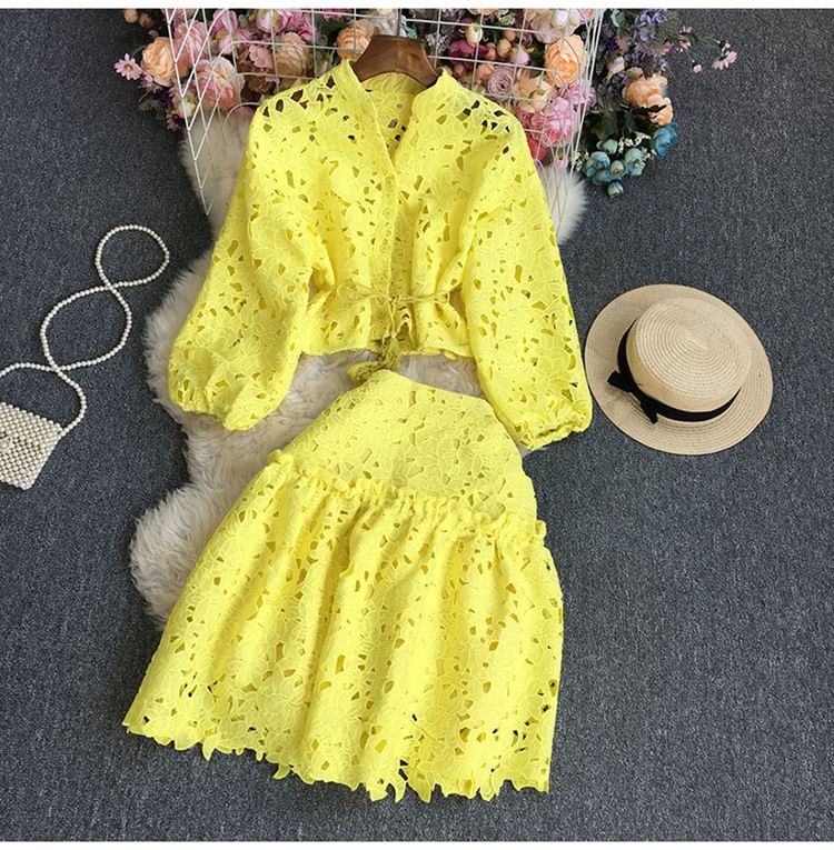 Dudu - Set: geperforeerde crop top met pofmouwen + hoge A-lijn minirok