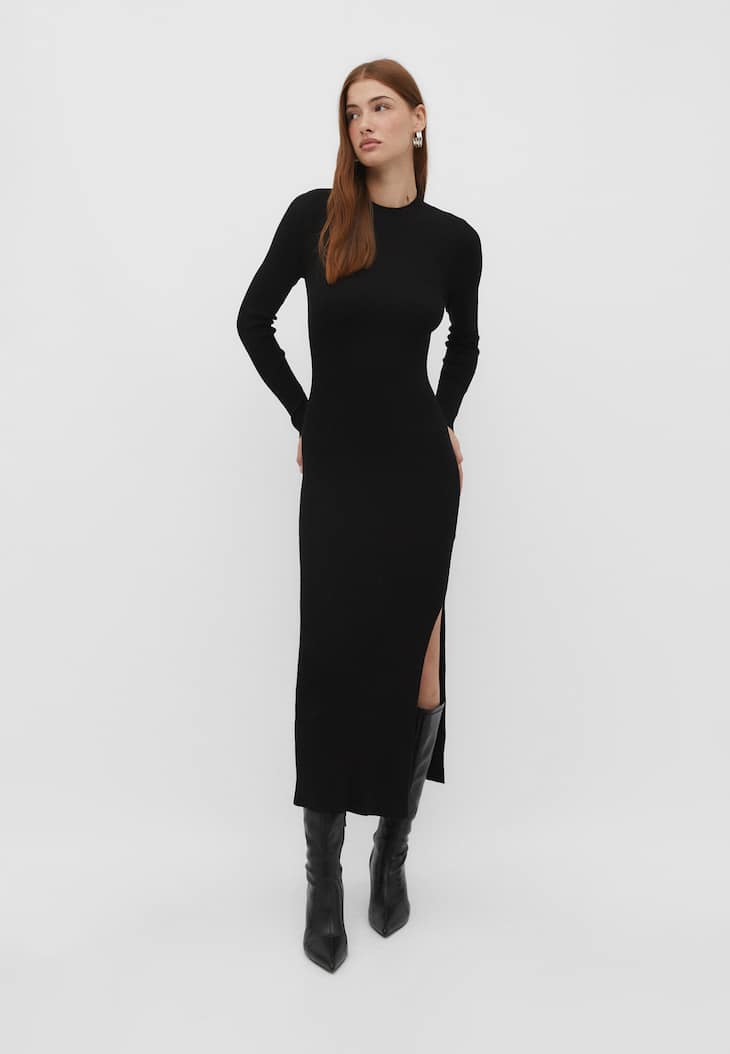 Vestido longo de tricô com laço nas costas.