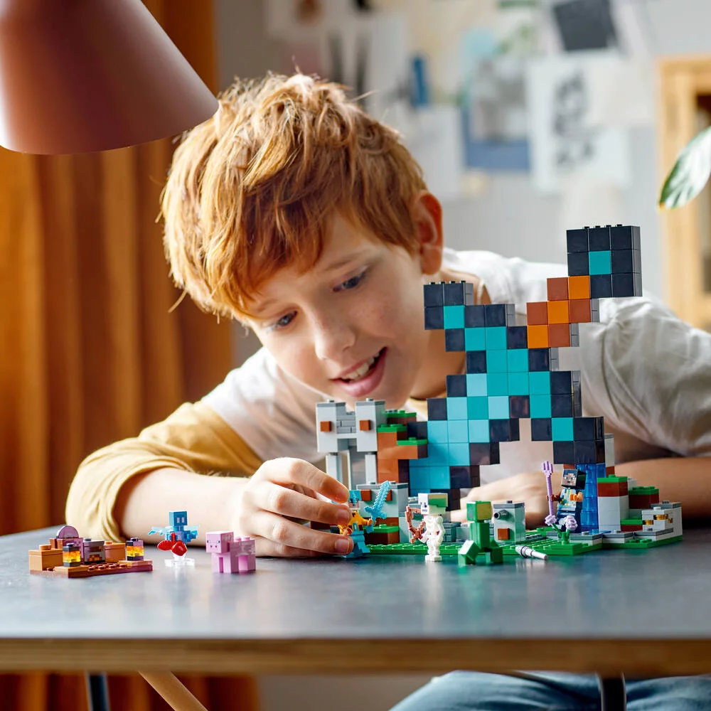 LEGO®MINECRAFT™ 21244 - L’AVANT-POSTE DE L’EPEE