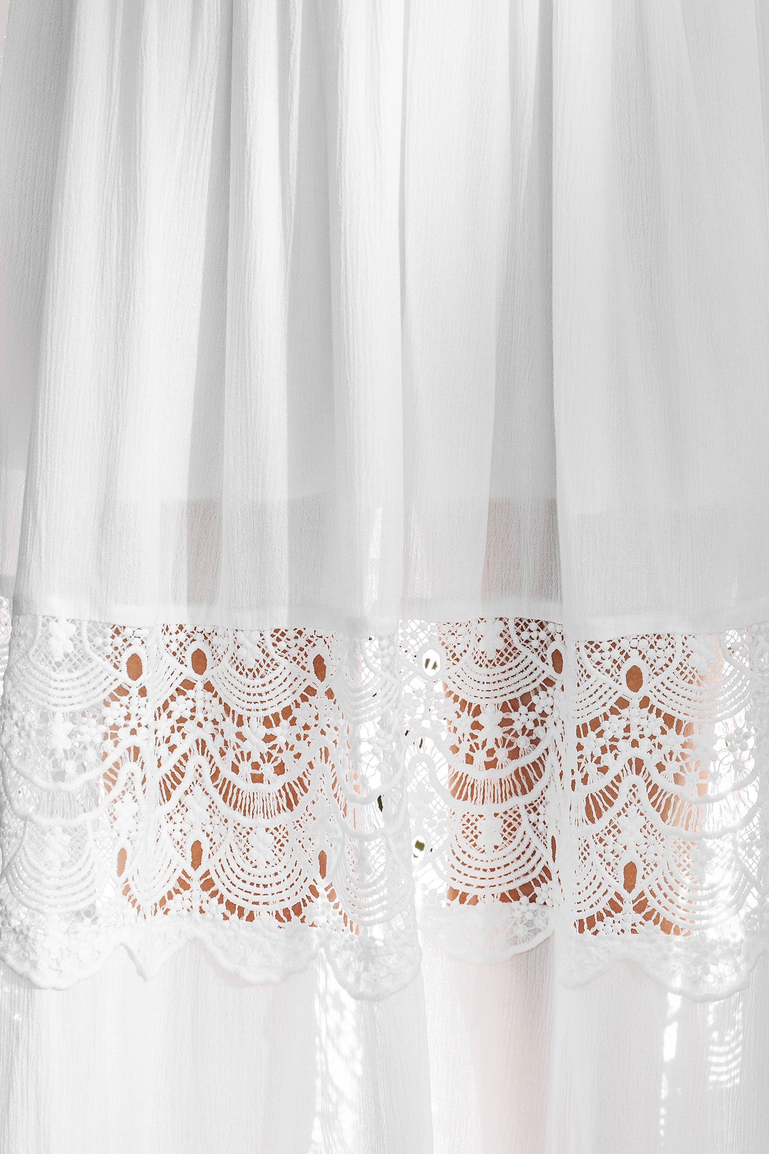 Robe maxi sans manches avec col plongeant en dentelle blanche
