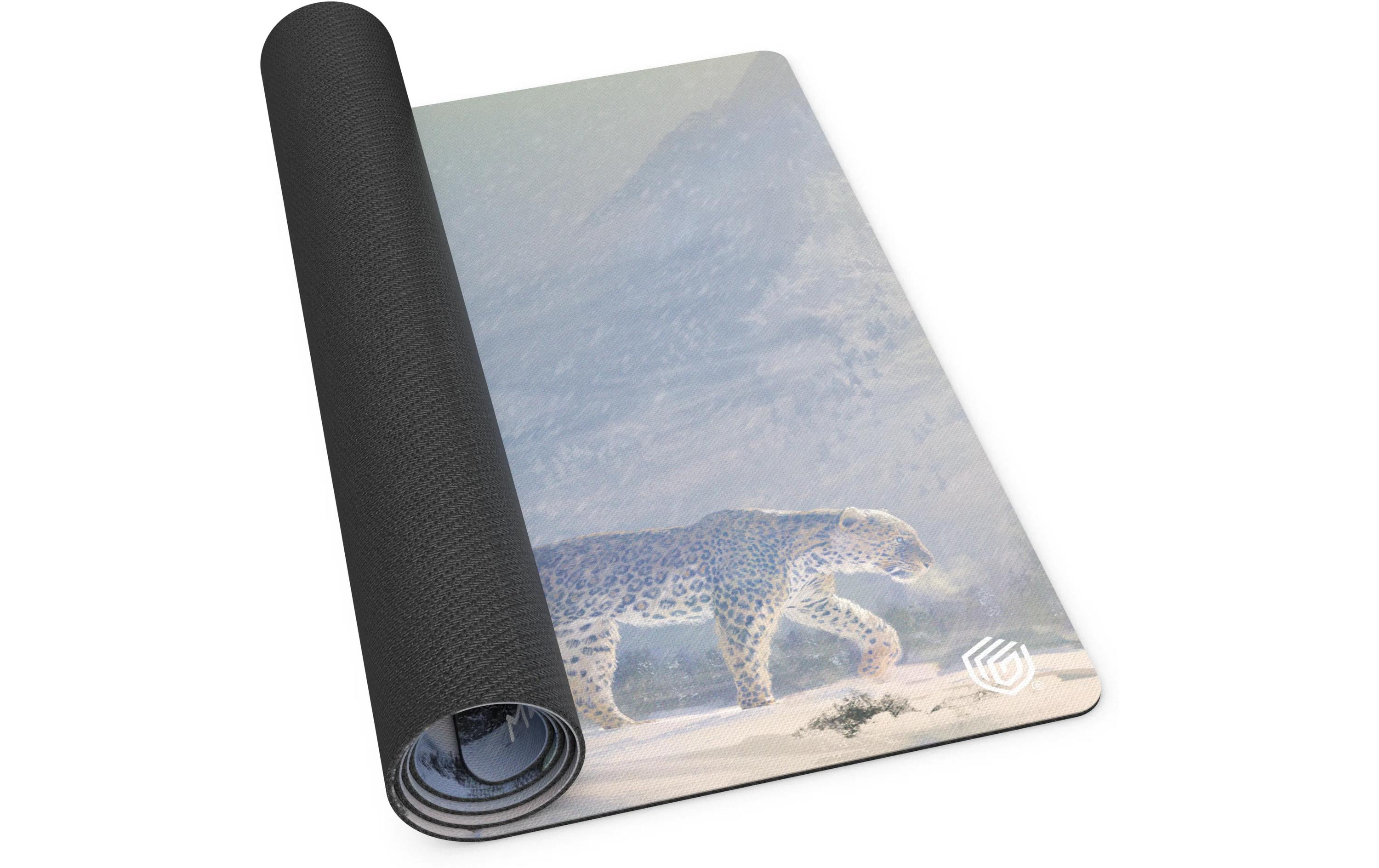 Playmat Artist Edition The Hunter's QuestWeiche und rutschfeste Spielunterlage designt von Maël Ollivier-Henry