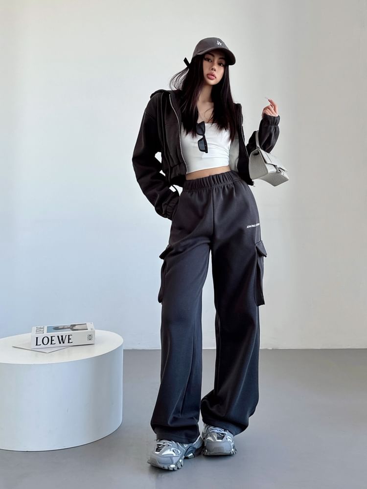 LIVIE - Fleecegevoerde cropped hoodie met geborduurde letters en rits / Cargo-joggingbroek met elastische taille en wijde pijpen