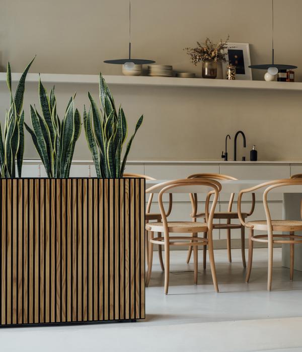Herstera Metall-Raumtrenner Deco Planter,