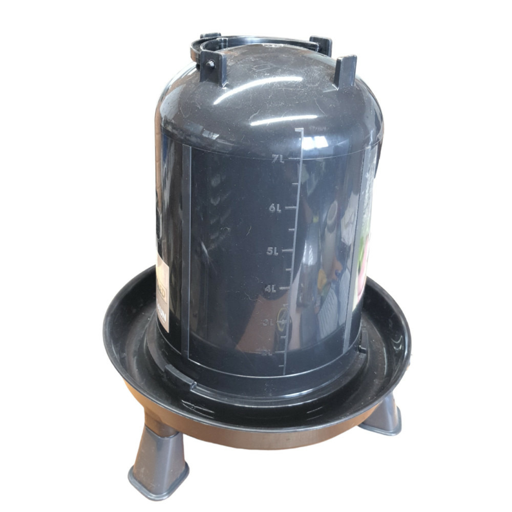 Abreuvoir sur pieds plastique recyclé 8 litres pour basse cour