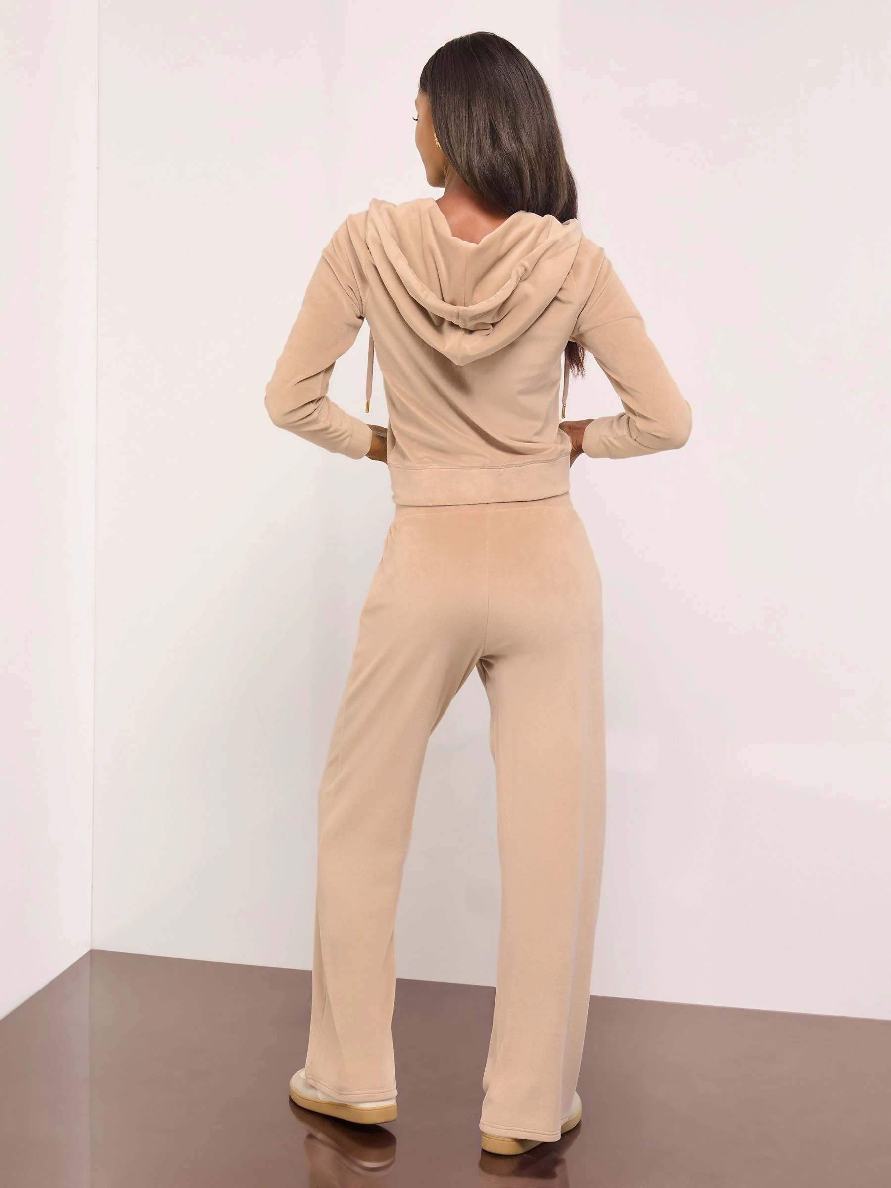 Bruin - Lipsy Geborduurde Velours Joggingbroek met Wijde Pijpen en Relaxte Pasvorm