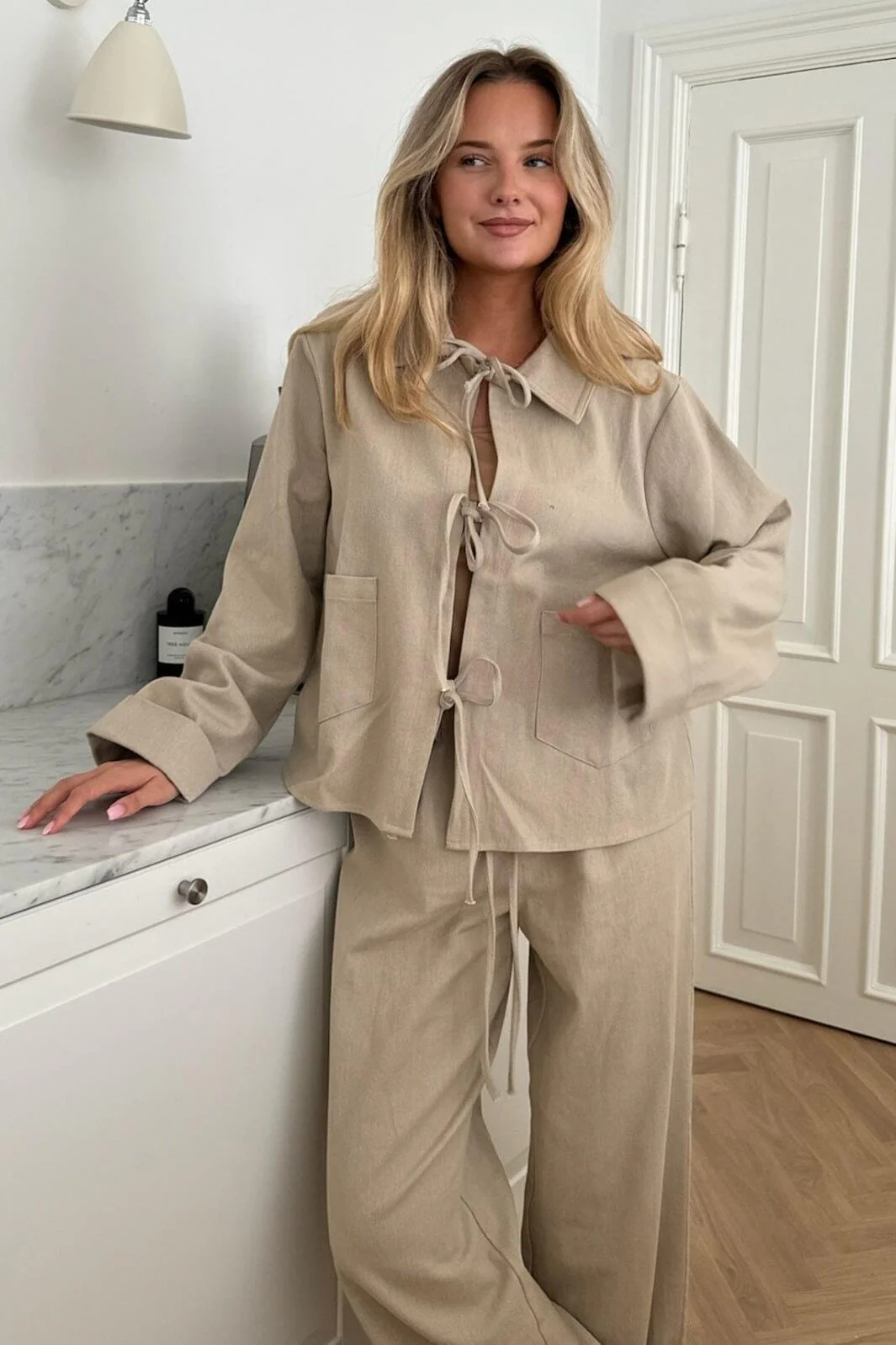 BYIC Karlaic Tie Top sand sand