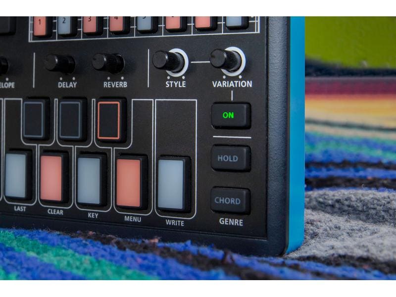 Roland Synthesizer AIRA J-6 Chord Innovative musikalische Toolbox mit kreativem Akkord-Sequencing und authentischem JUNO-60 Sound