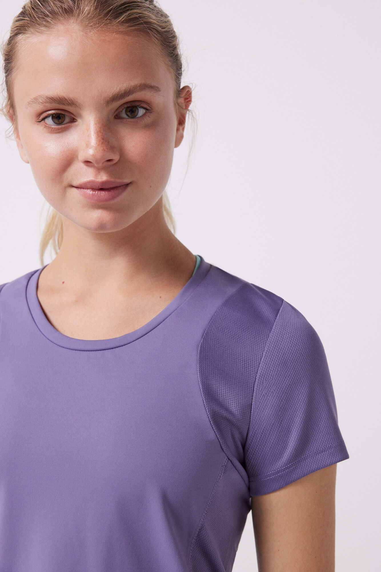 camiseta lilás respirável