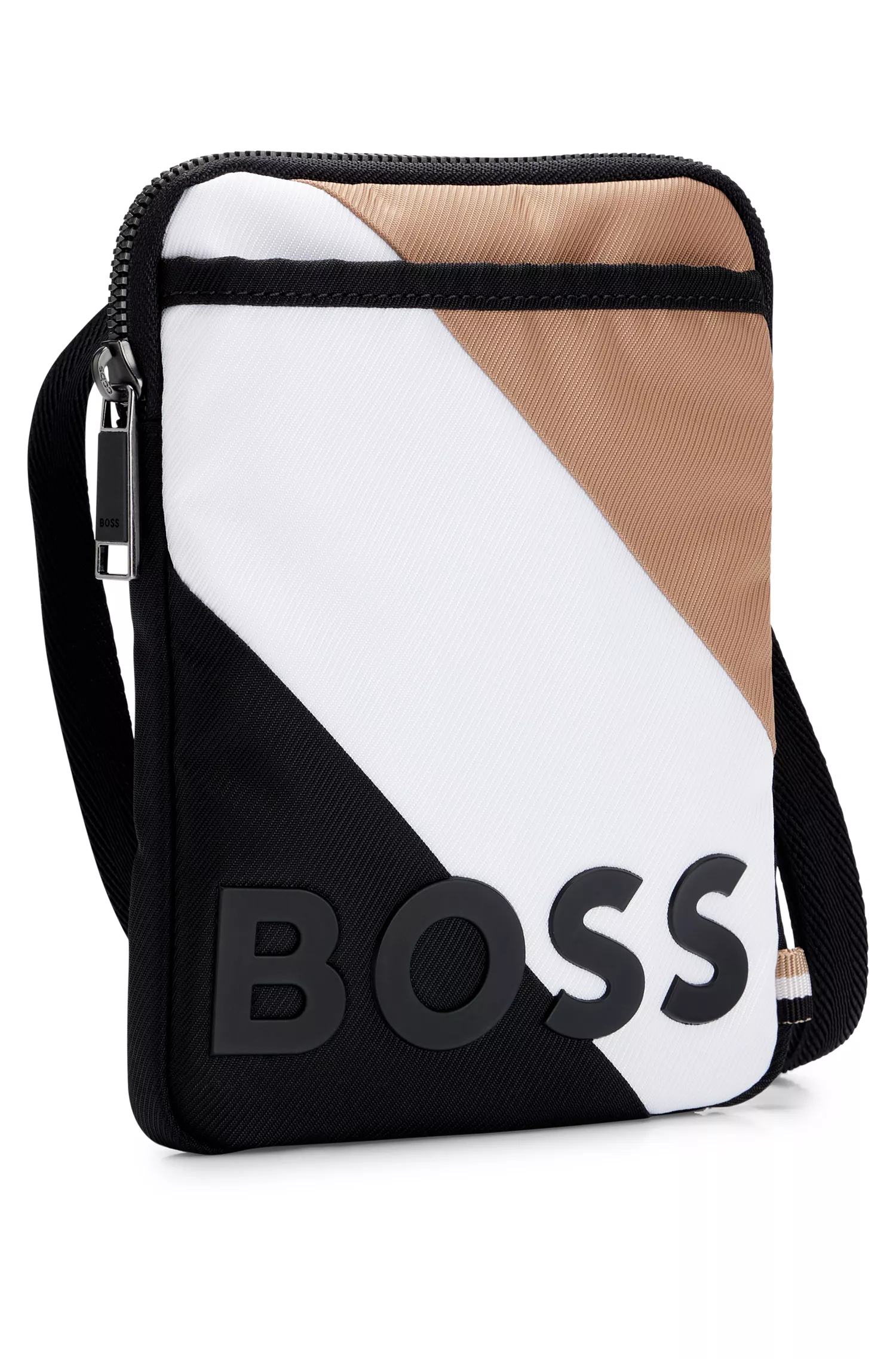 Bolsa BOSS preta para pescoço com logotipo e faixa característica.