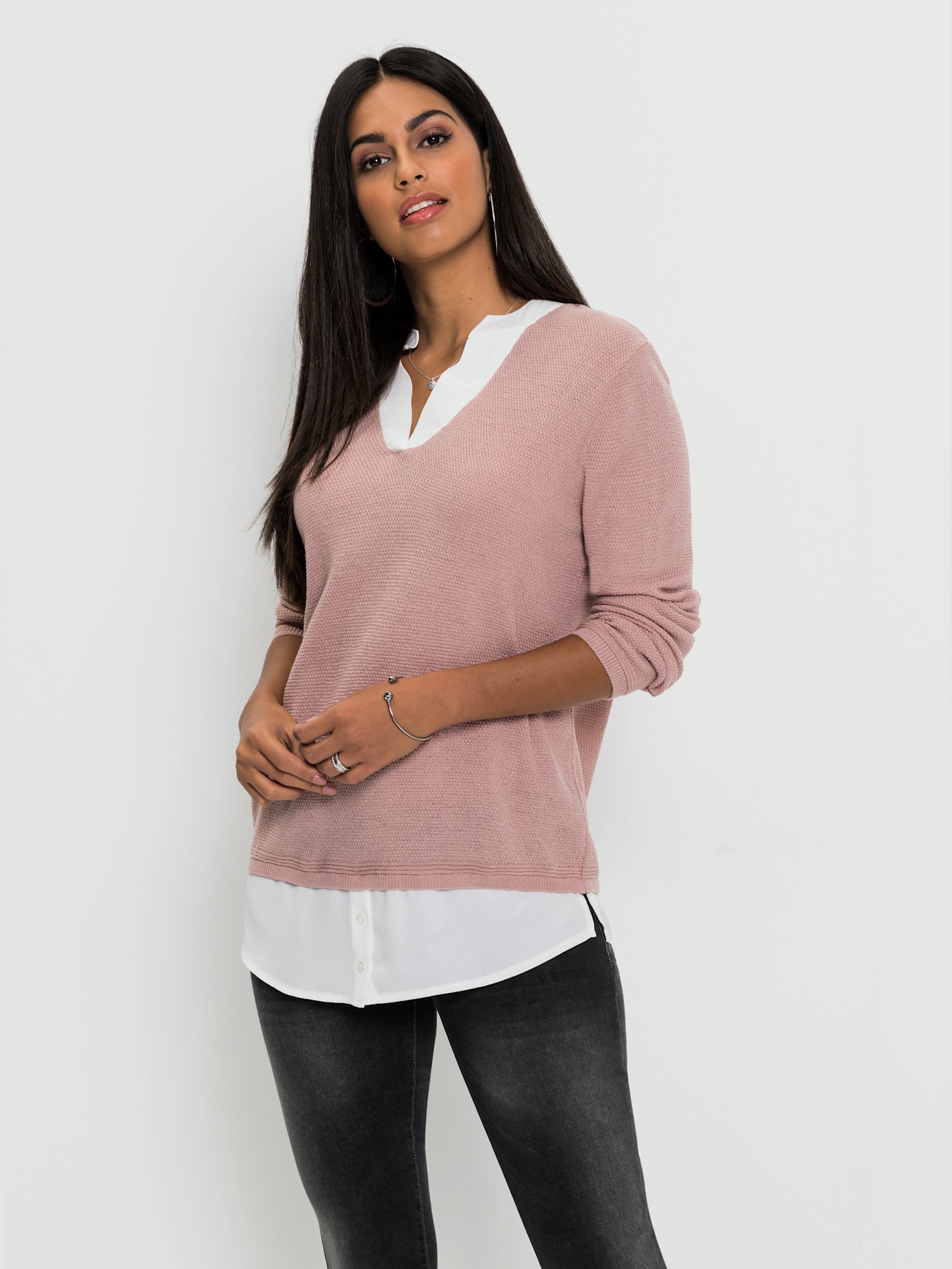Pull femme effet 2 en 1 avec empiècements chemisier et pull col en v