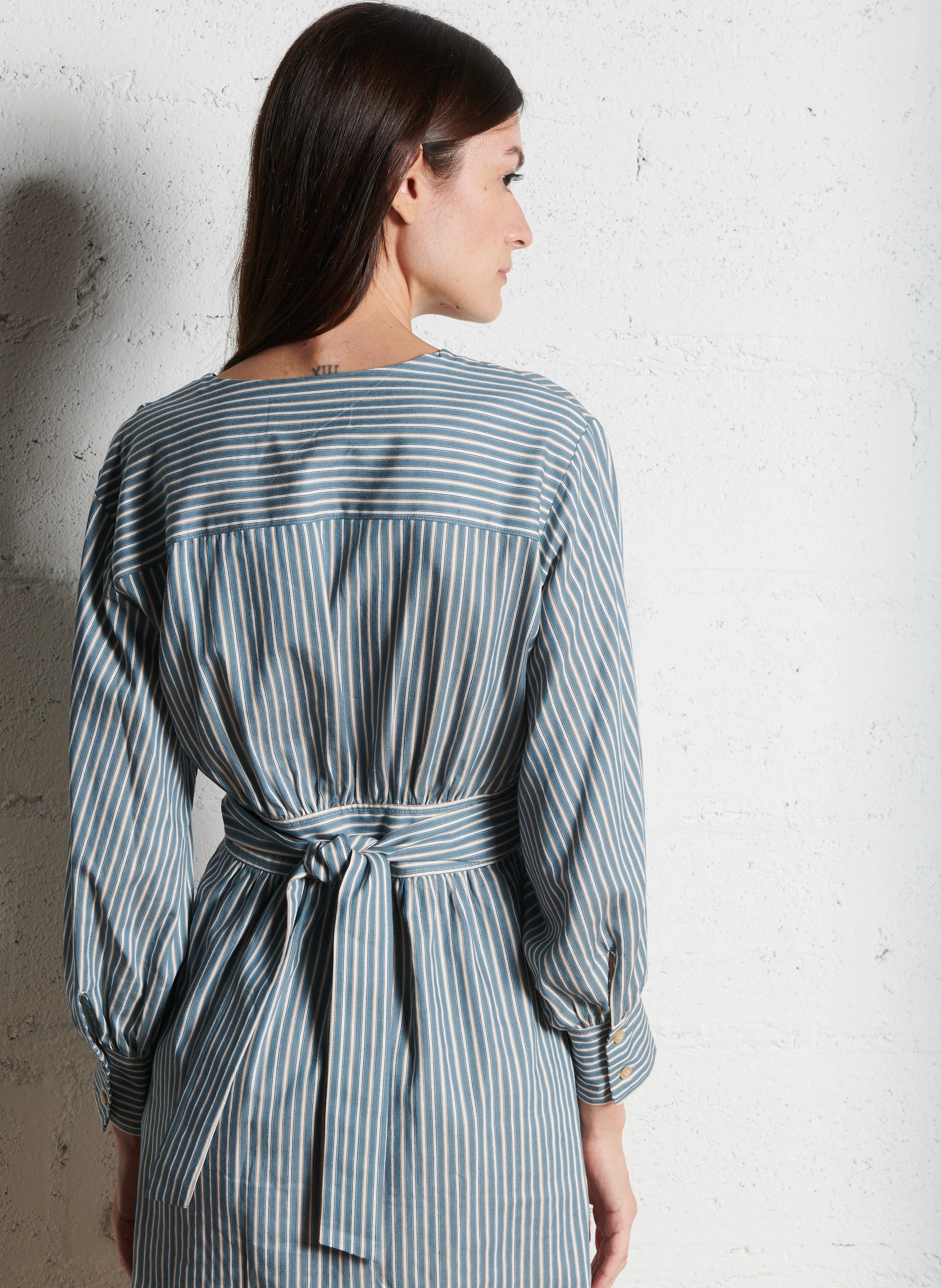 HARIS - Robe courte col V à rayures | Bleu