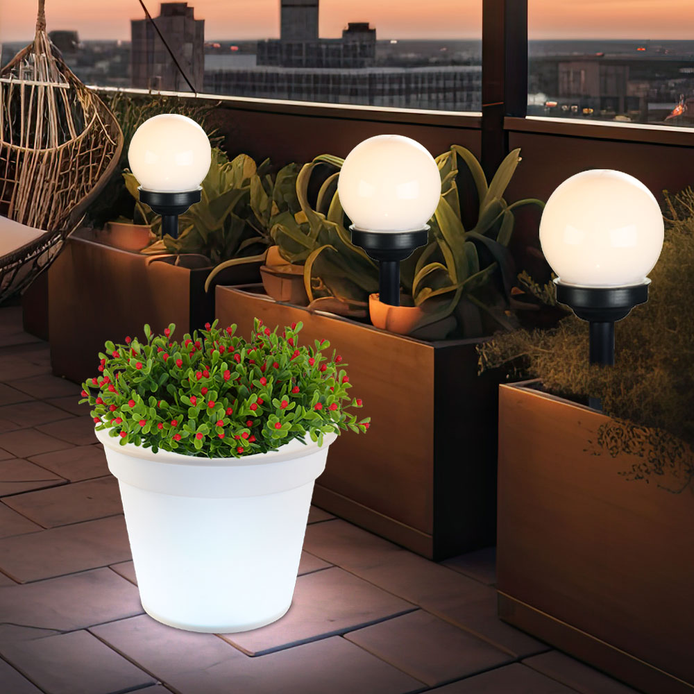 4er Set LED Solar Steckleuchte und beleuchteter Blumentopf