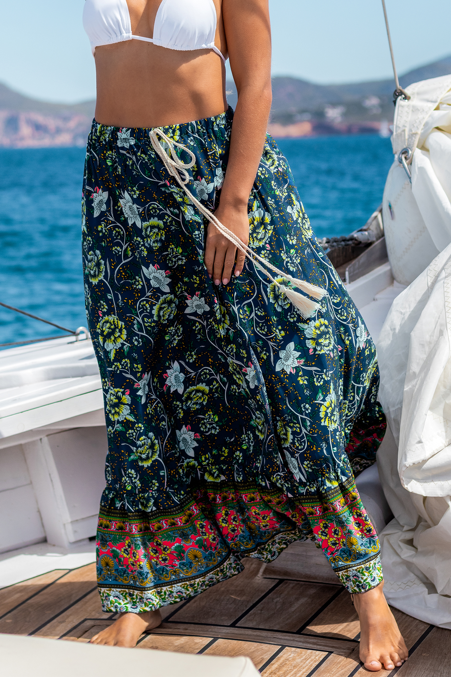 Jupe fleurie maxi avec jambes évasées à lacer