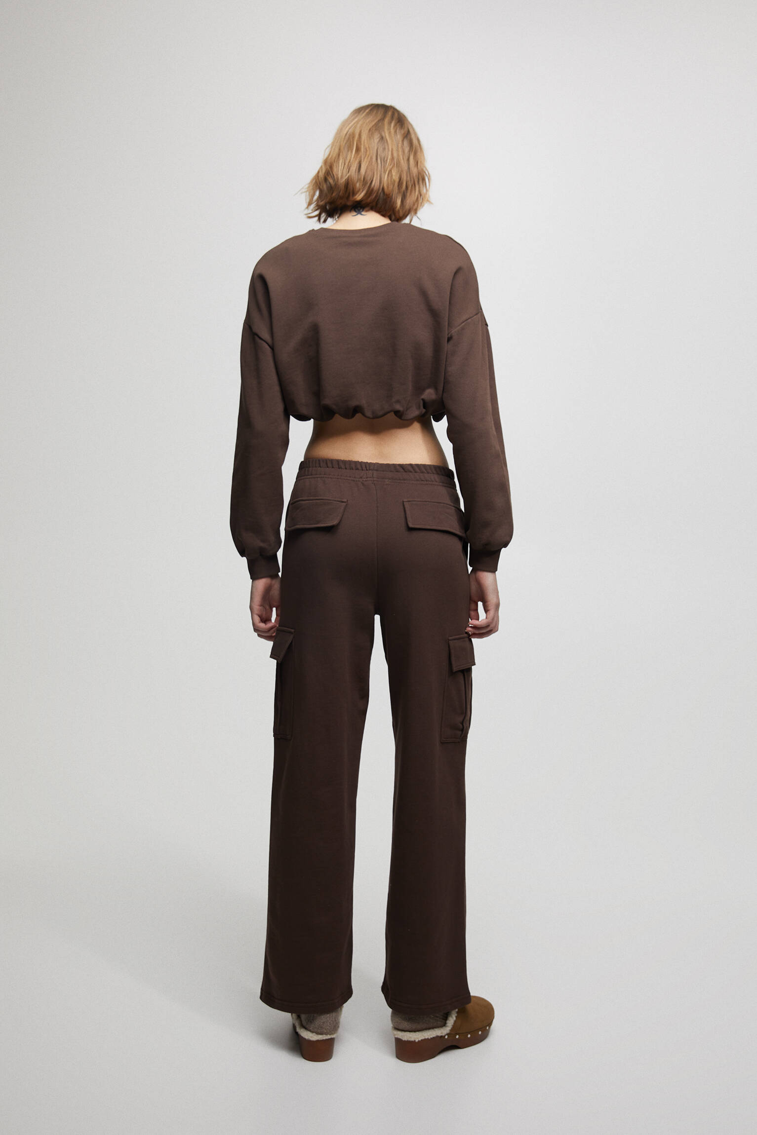 Blusa cropped com cintura elástica - Chocolate