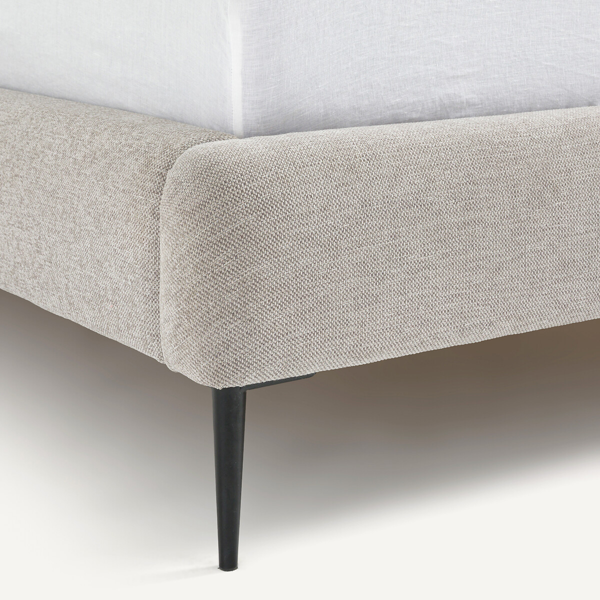 AM.PM<br>Cama com estrado de ripas, modelo Oscar, E. Gallina