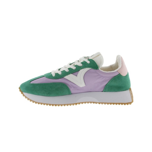 Chinelo Victoria Cosmos em nylon com sola serrilhada e forro atoalhado.