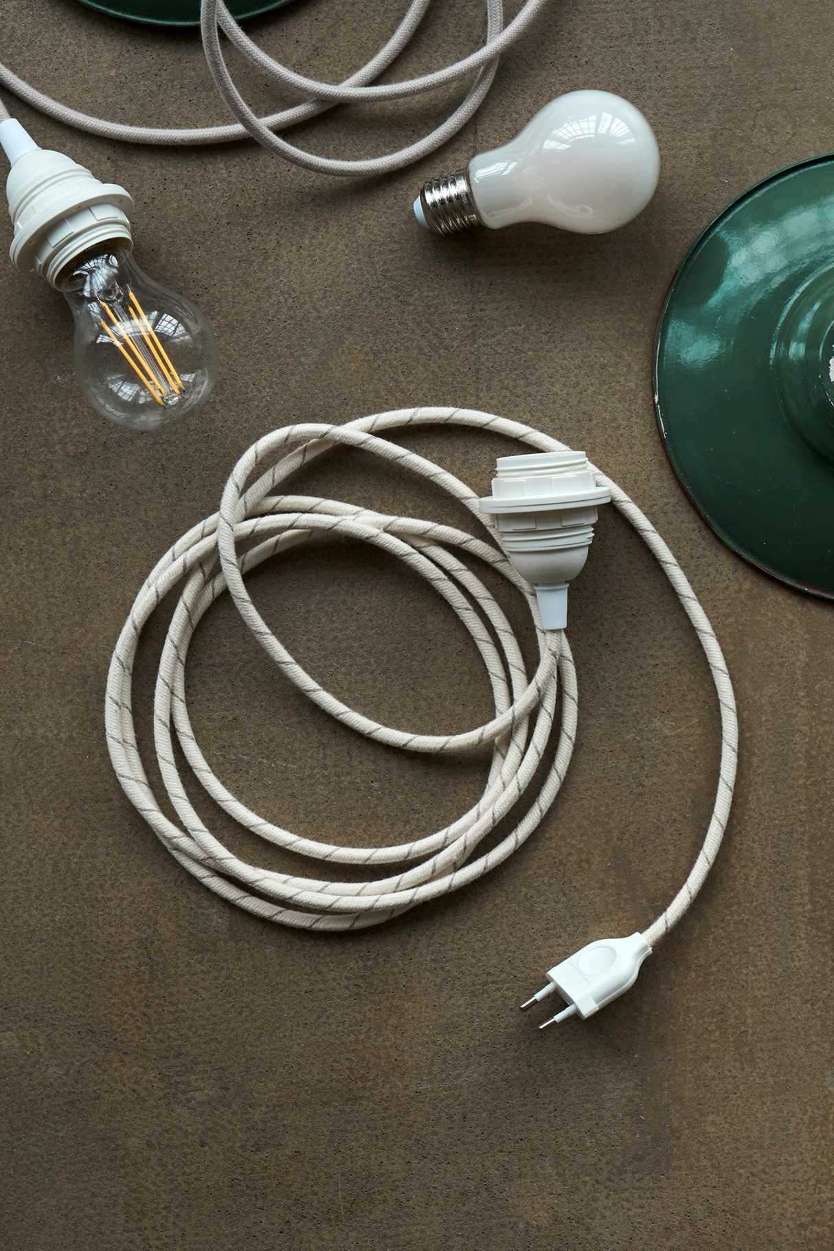 Plug-in pendellampe White | Tekstilkabel/termoplastisk fatning. 2,5 m. E27. | Terracotta, White | Creative Cables