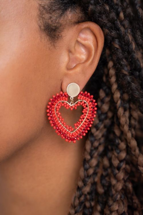 Oorhangers met rood kralen hart