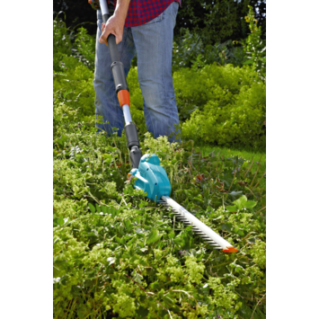 Gardena 18V heggenschaar telescopisch THS 42 cm incl. accu   lader