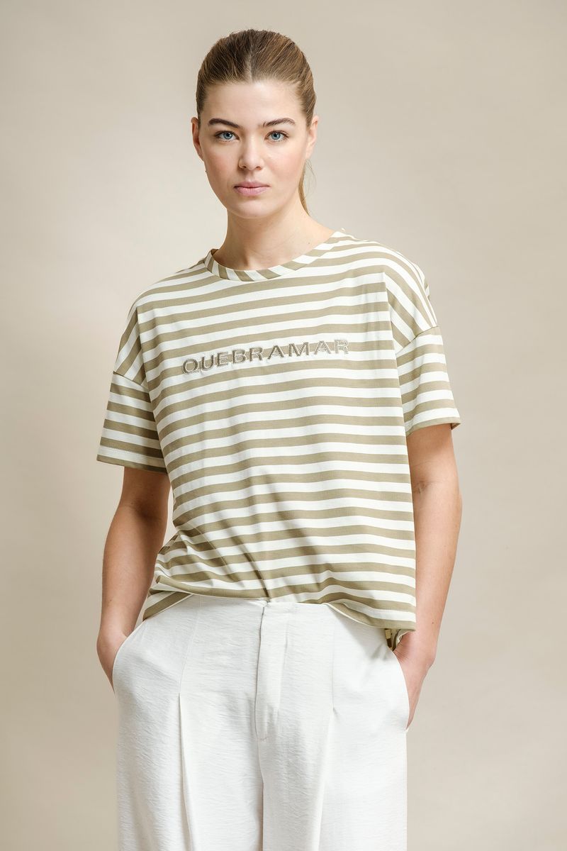 T-SHIRT RISCAS COM BORDADO