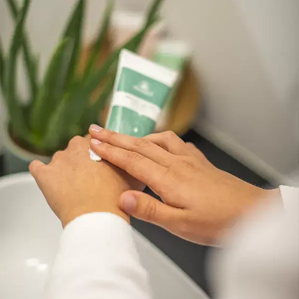 Creme nutritivo para as mãos Aloesol com aloe vera orgânica 100ml