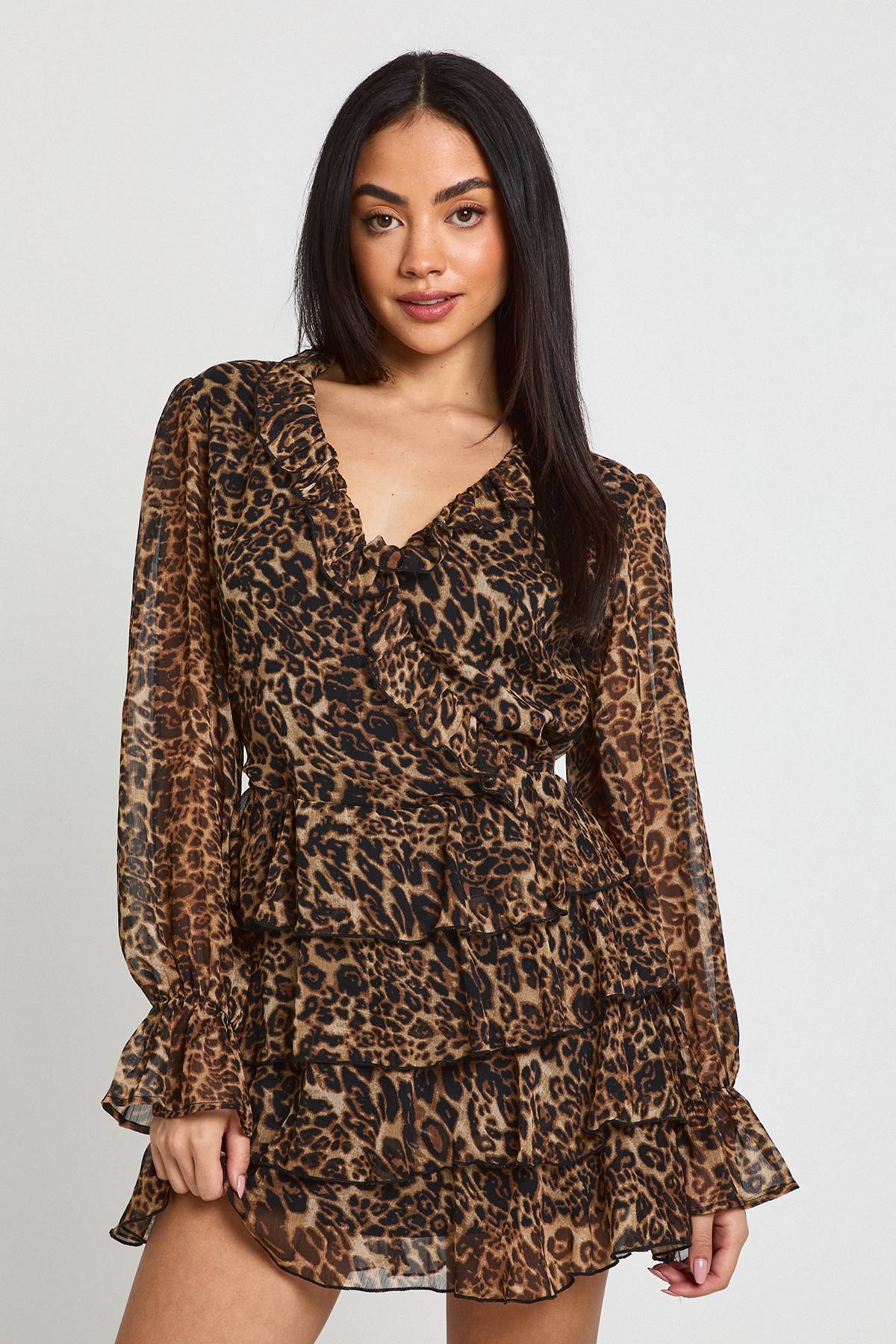 boohoo Robe Courte En Mousseline À Imprimé Léopard Avec Détails À Volants