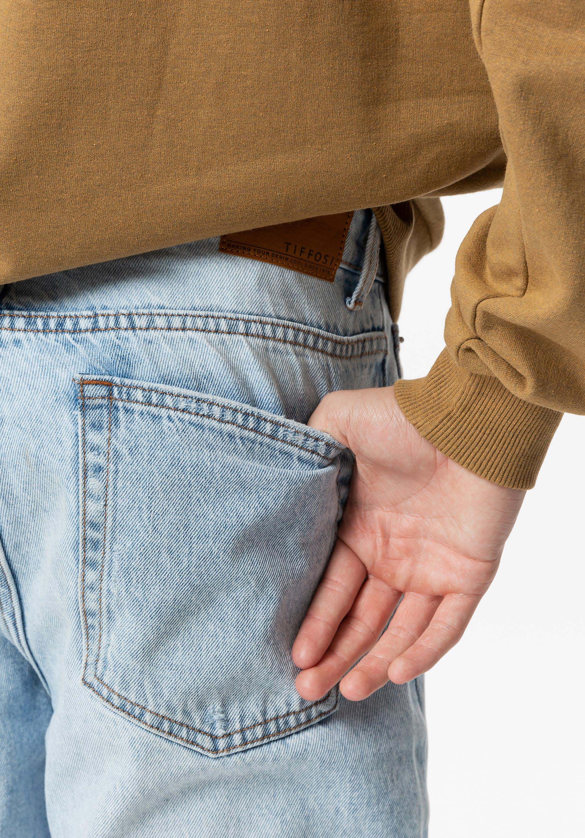 Jeans Relaxed Fit com Rasgões