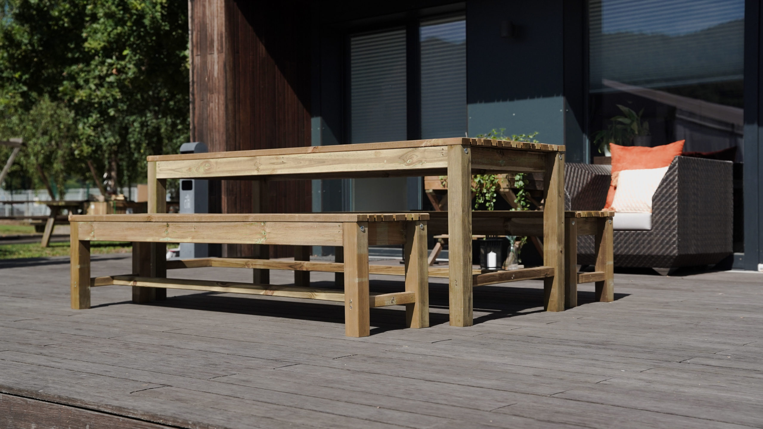 Set - 1 table 2 bancs oblik