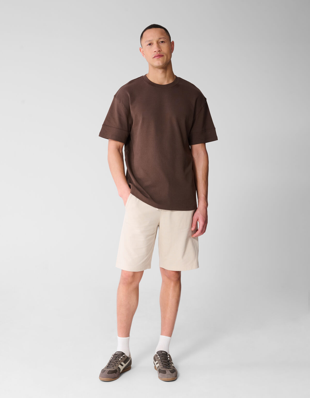 Minimalistisch T-shirt Donkerbruin