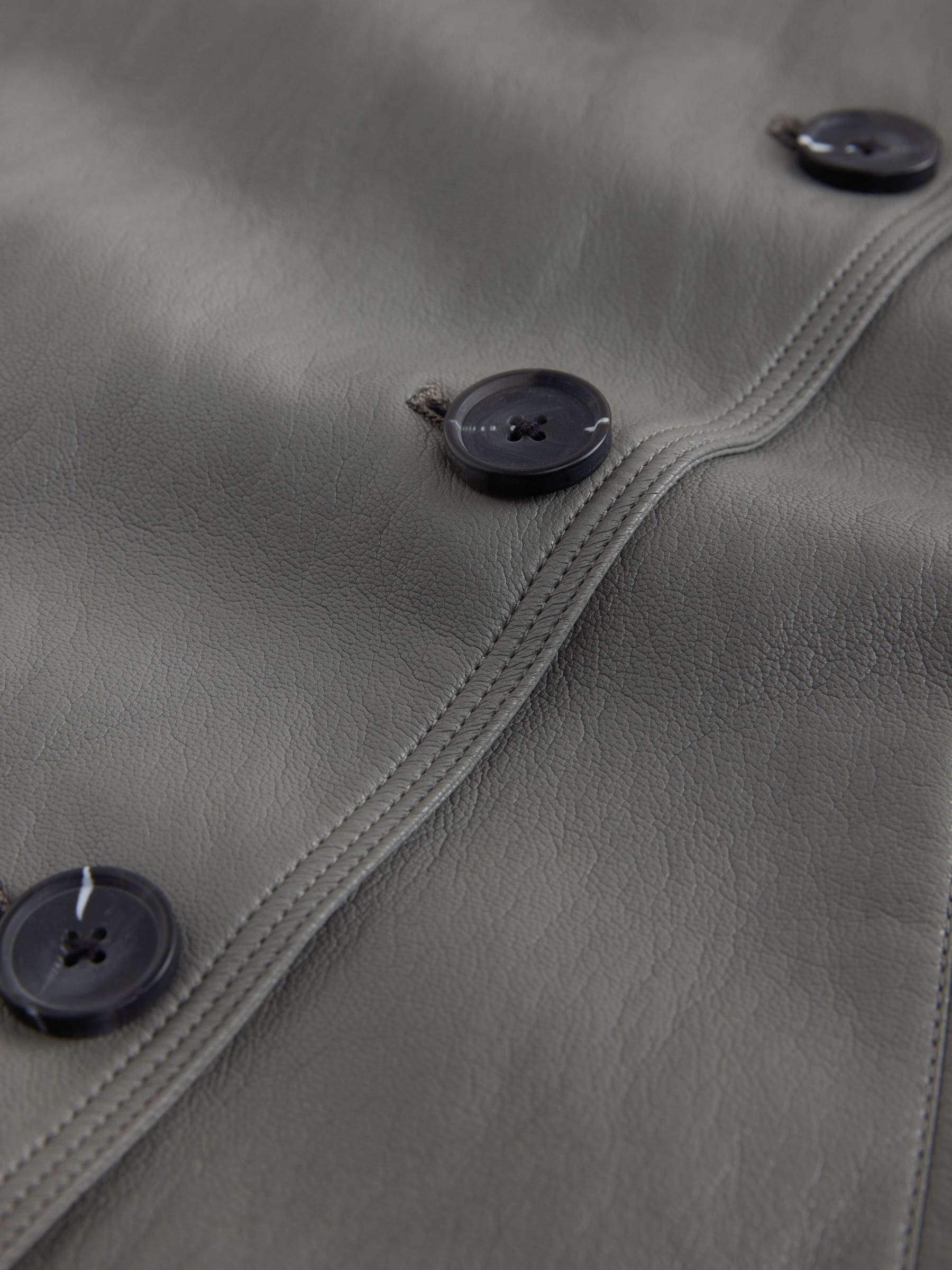 Olijfgroen - Nothing Ordinary Faux Leather Short Trench Jacket