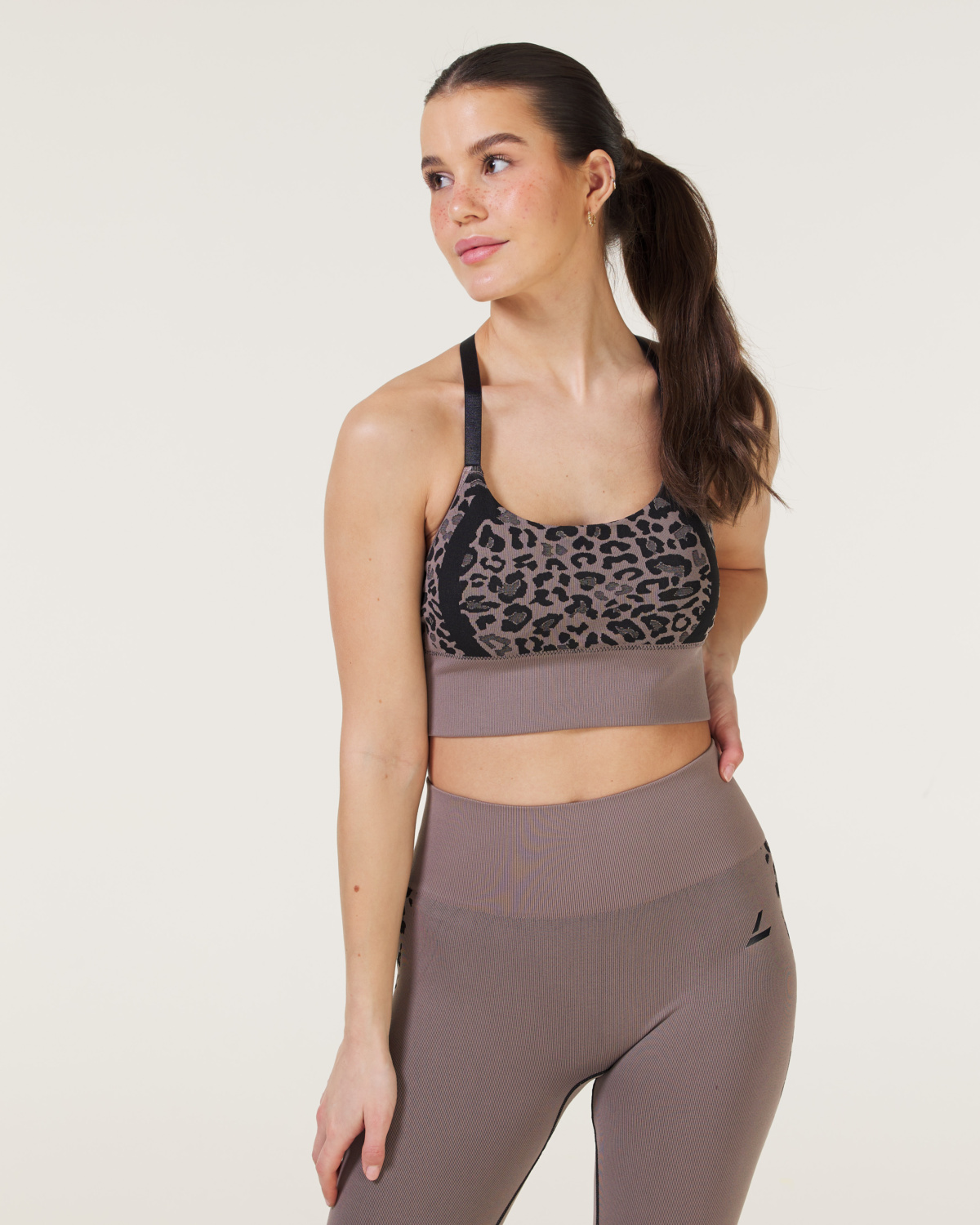 LEVITY Leopard Seamless Cropped LS Brown Iron Leo