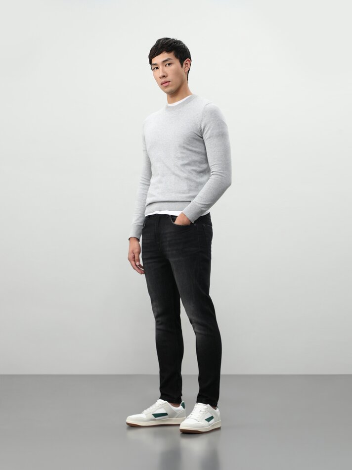 Calça jeans skinny confortável cor cenoura - Preta