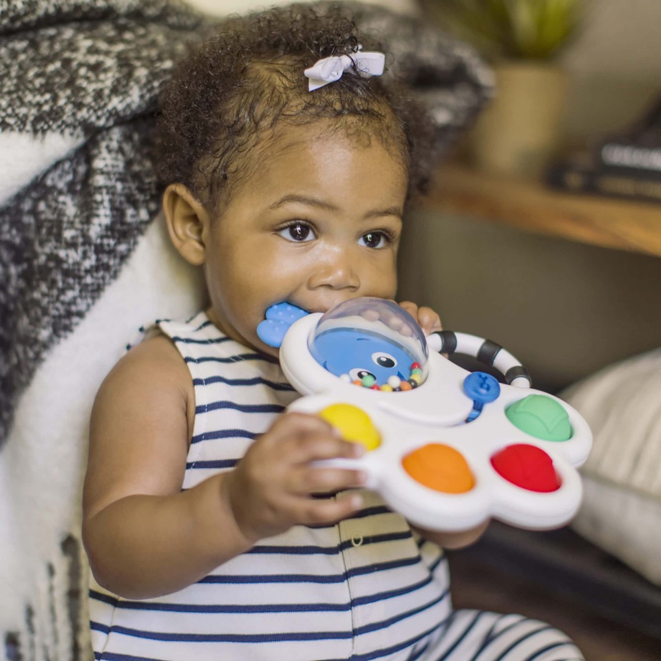 Baby Einstein - Opus’s Shape Pops™ sensorisk rangle og bidering