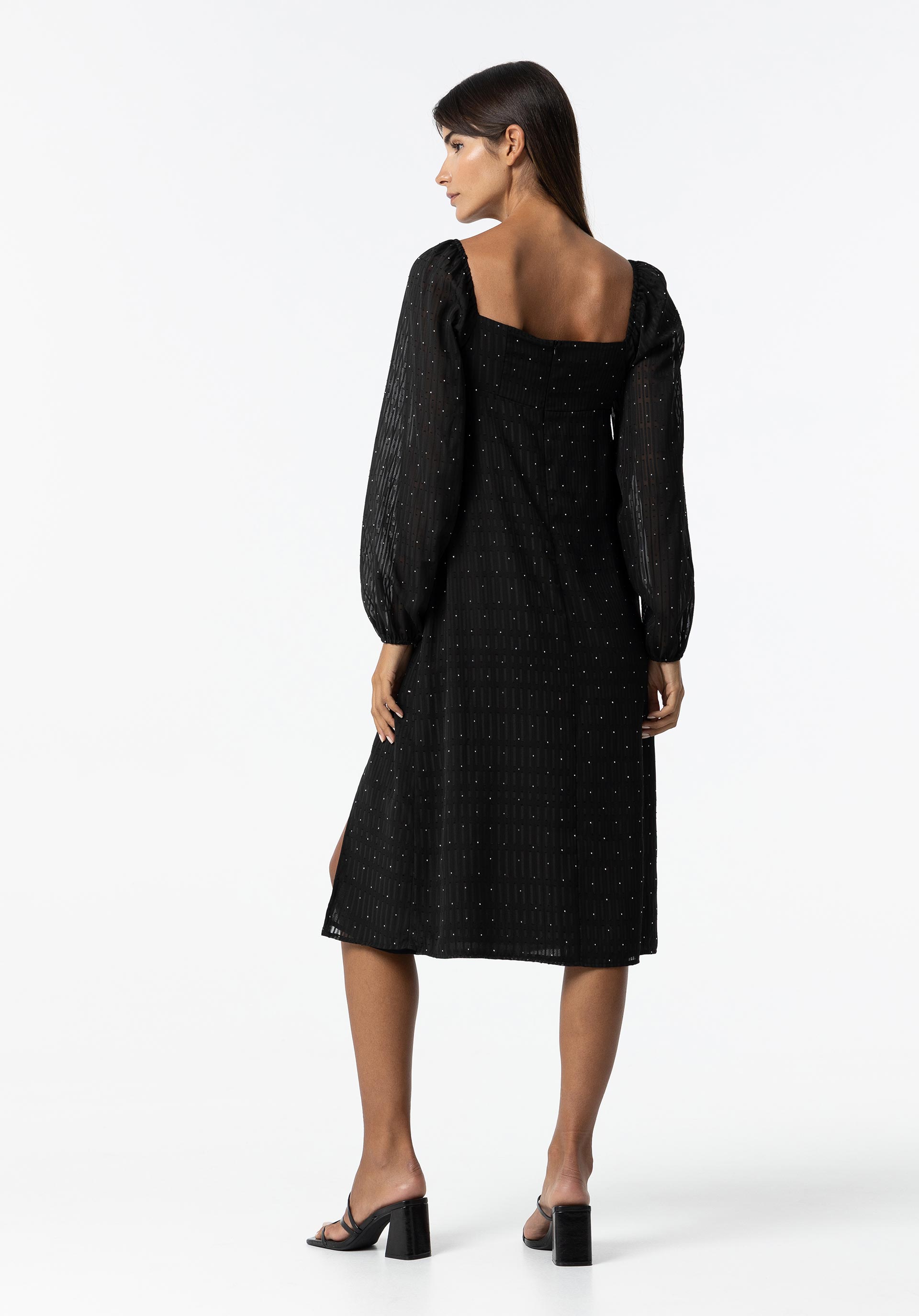 Vestido Midi com Aplicações