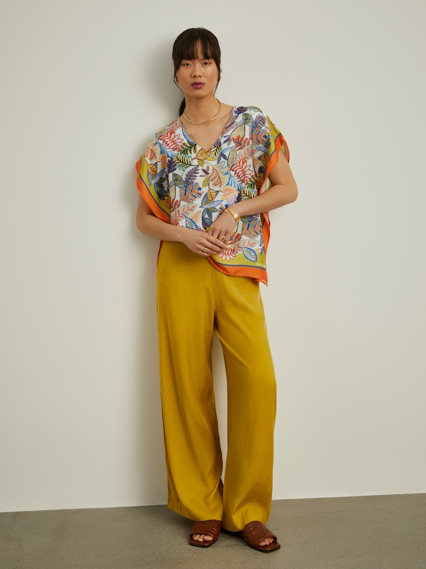 Blusa estilo poncho com padrão tropical