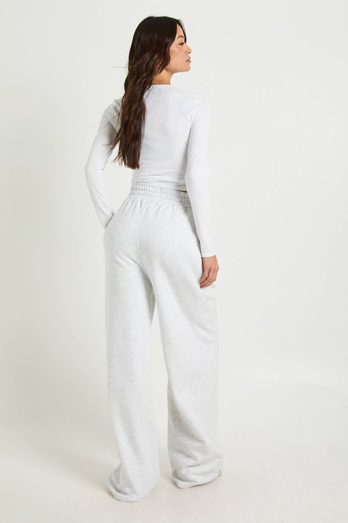 boohoo Jogger long à taille haute, détails plissés et jambe droite