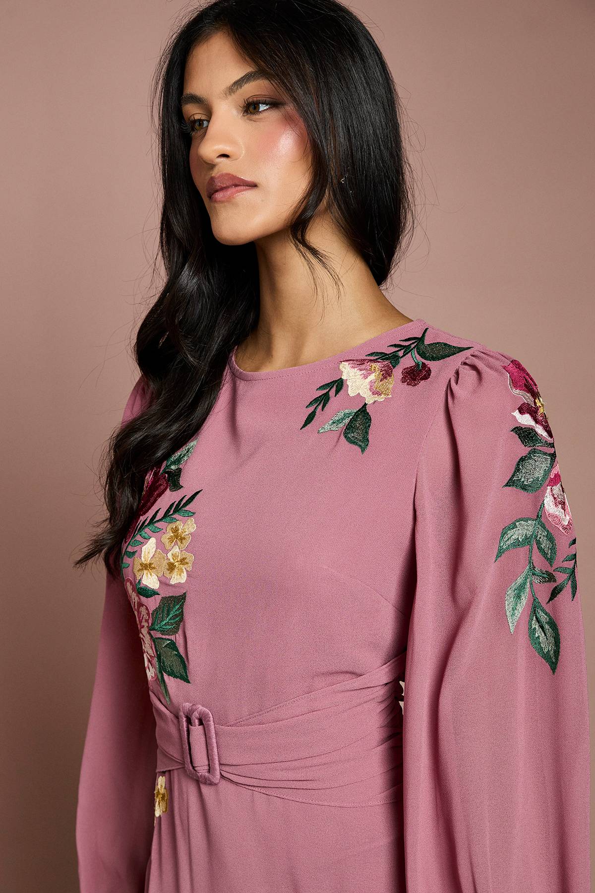 Coast Robe Midi Brodée À Manches Longues Avec Ceinture Petite