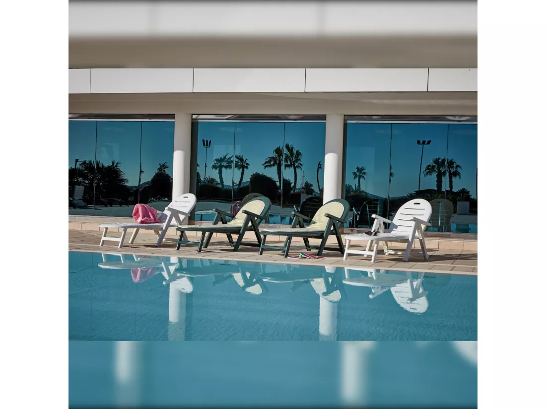 Bain de soleil caïman vert avec coussin
