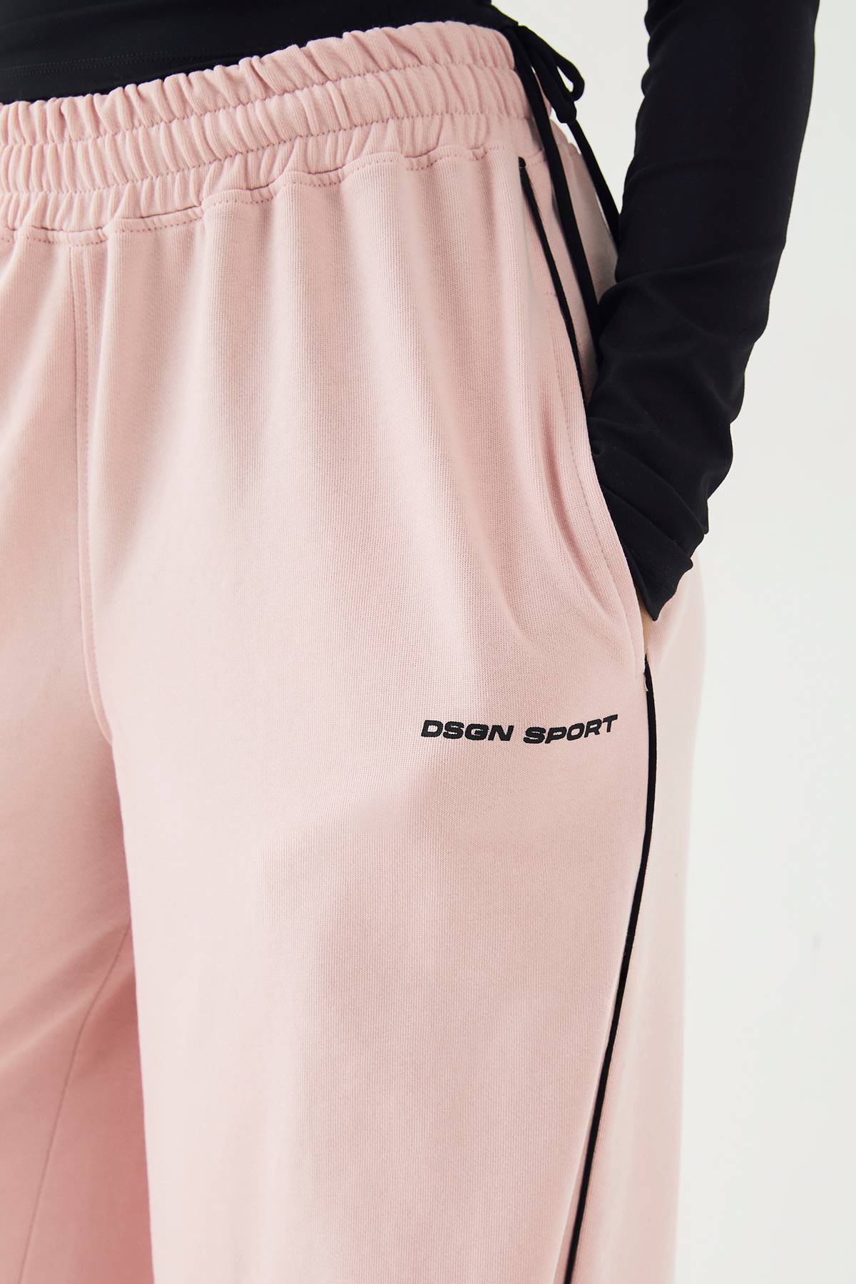 DSGN Studio Jogging Taille Moyenne avec Détails de Passepoil et Cordon de Serrage