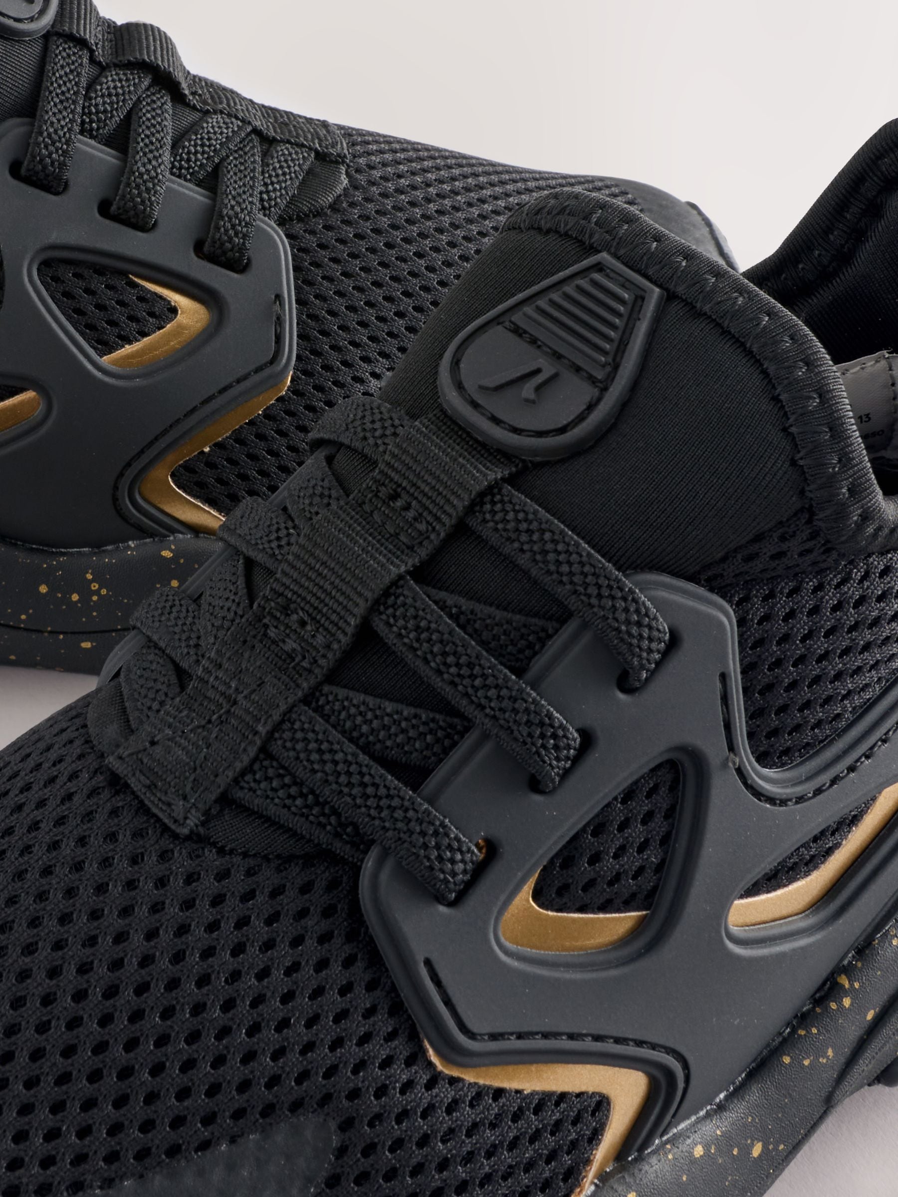 Zwart/goud - Elastische sportschoenen