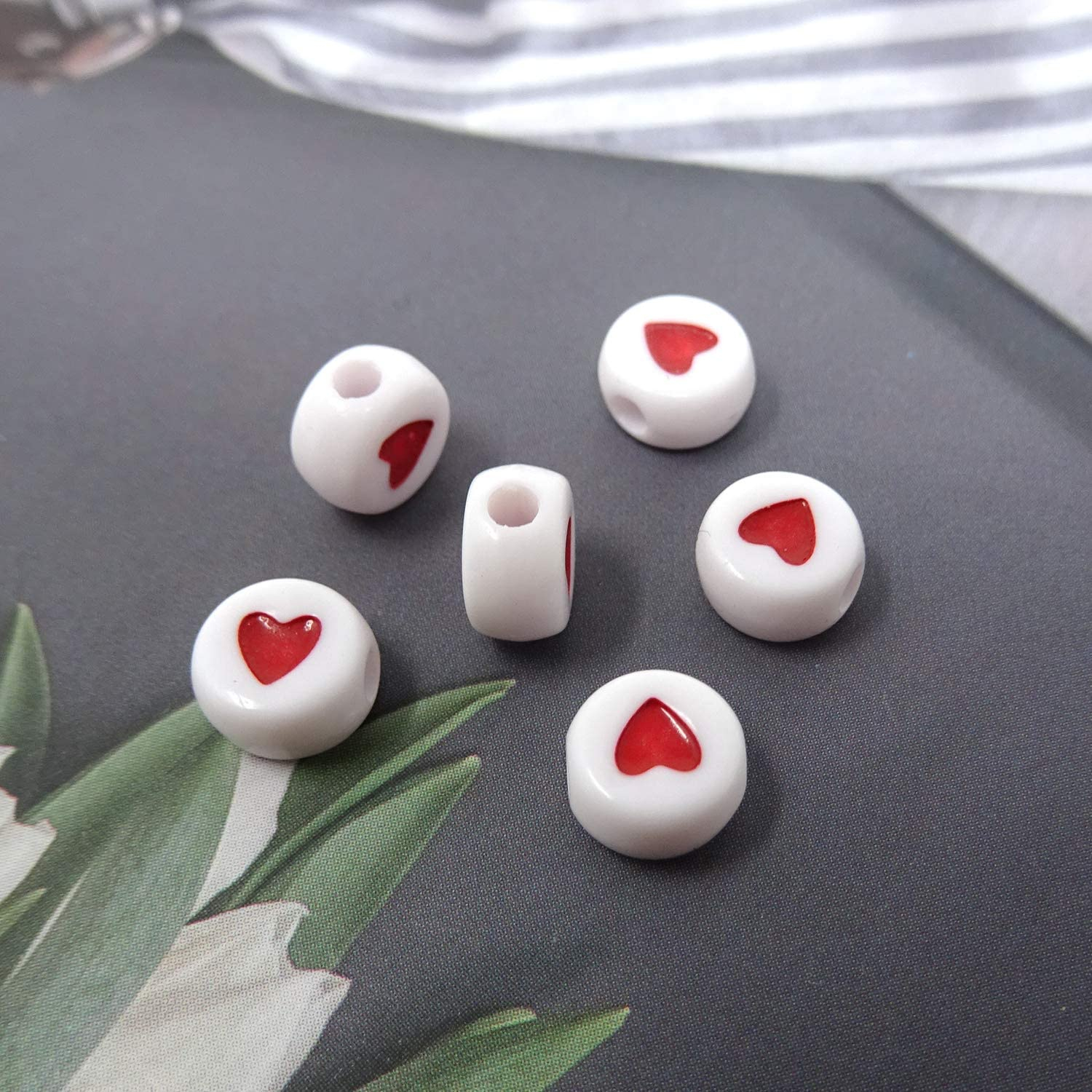 (100er Set) 7mm Herz Perlen DIY Bastel Schmuck Zwischenperle für Armband / Kette - Weiss / Rot