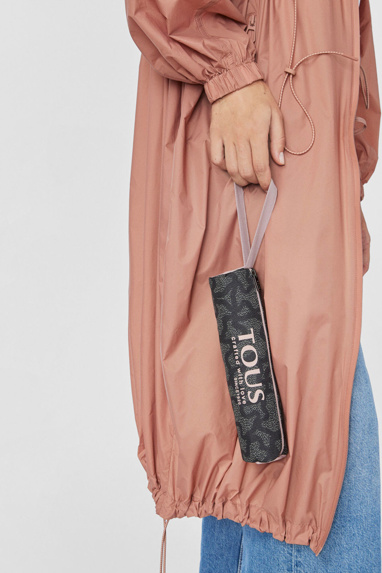 Camiseta com estampa de guarda-chuva dobrável preto - Preto
