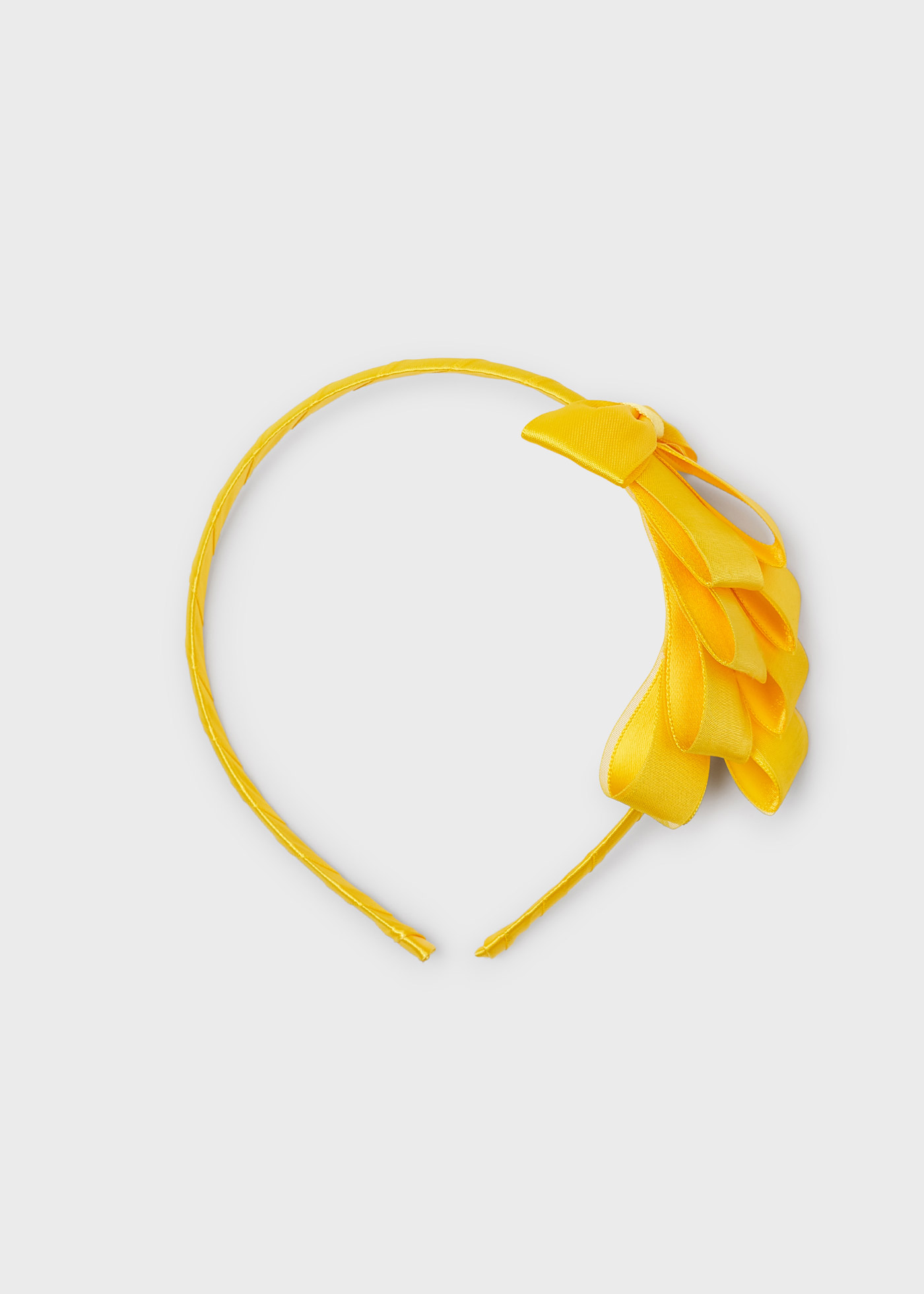 Tiara com efeito espinha de peixe para menina