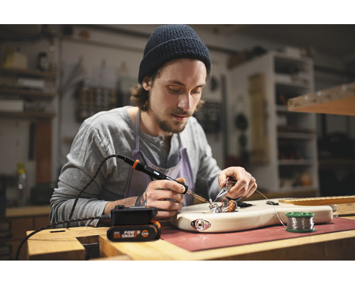 WORX MakerX - Dubbele set WX988 bestaande uit soldeerbout WX744, multitool WX739.9 incl. HubX accuadapter WA7161 20V en accu (2.0Ah)