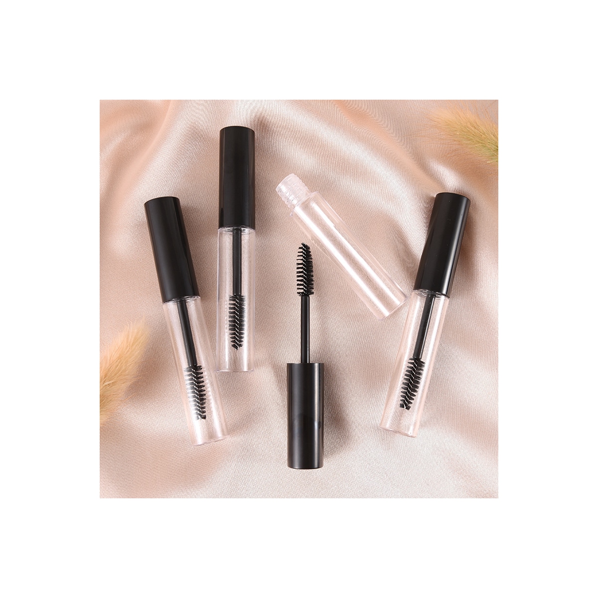 3 x 10 ml mascara tuber med 3 gjennomsiktige trakter