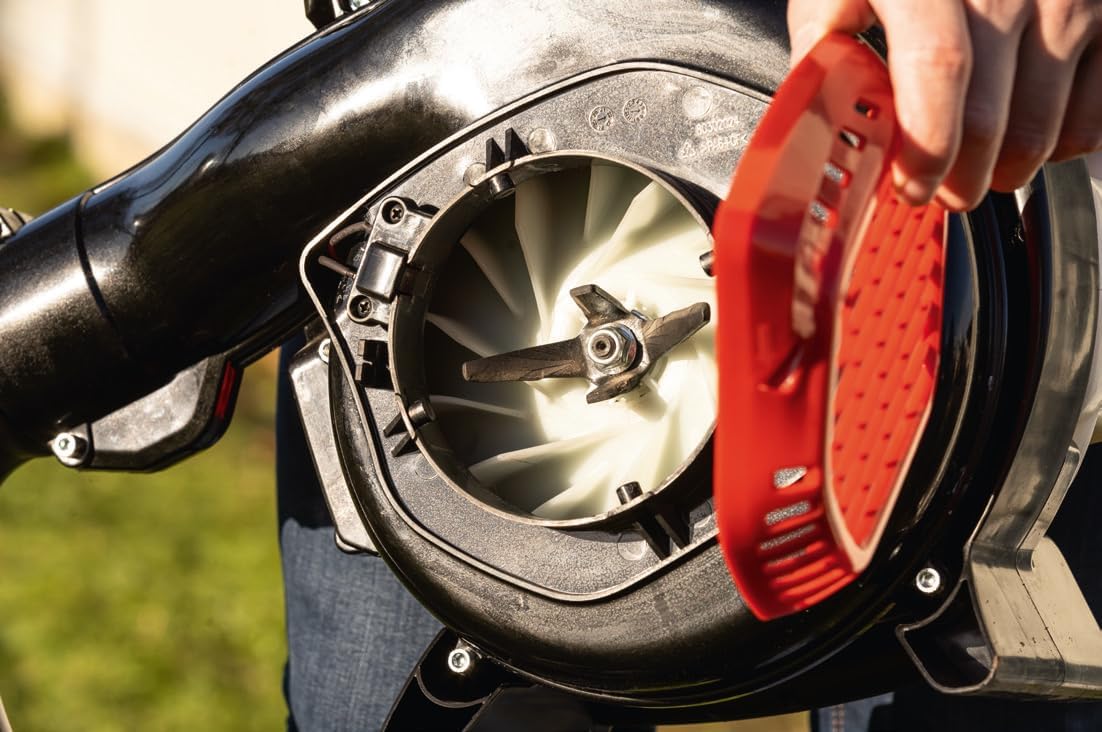 Scheppach Benzin Laubbläser LBH3500P 4in1 Laubsauger mit Easy Start | 2Takt Motor - 25,4cm³ & 1,2PS | hohe Luftgeschwindigkeit 295 km/h | Luftstromvolumen 790m³/h | 50L Fangsack, Saug- & Blasrohr